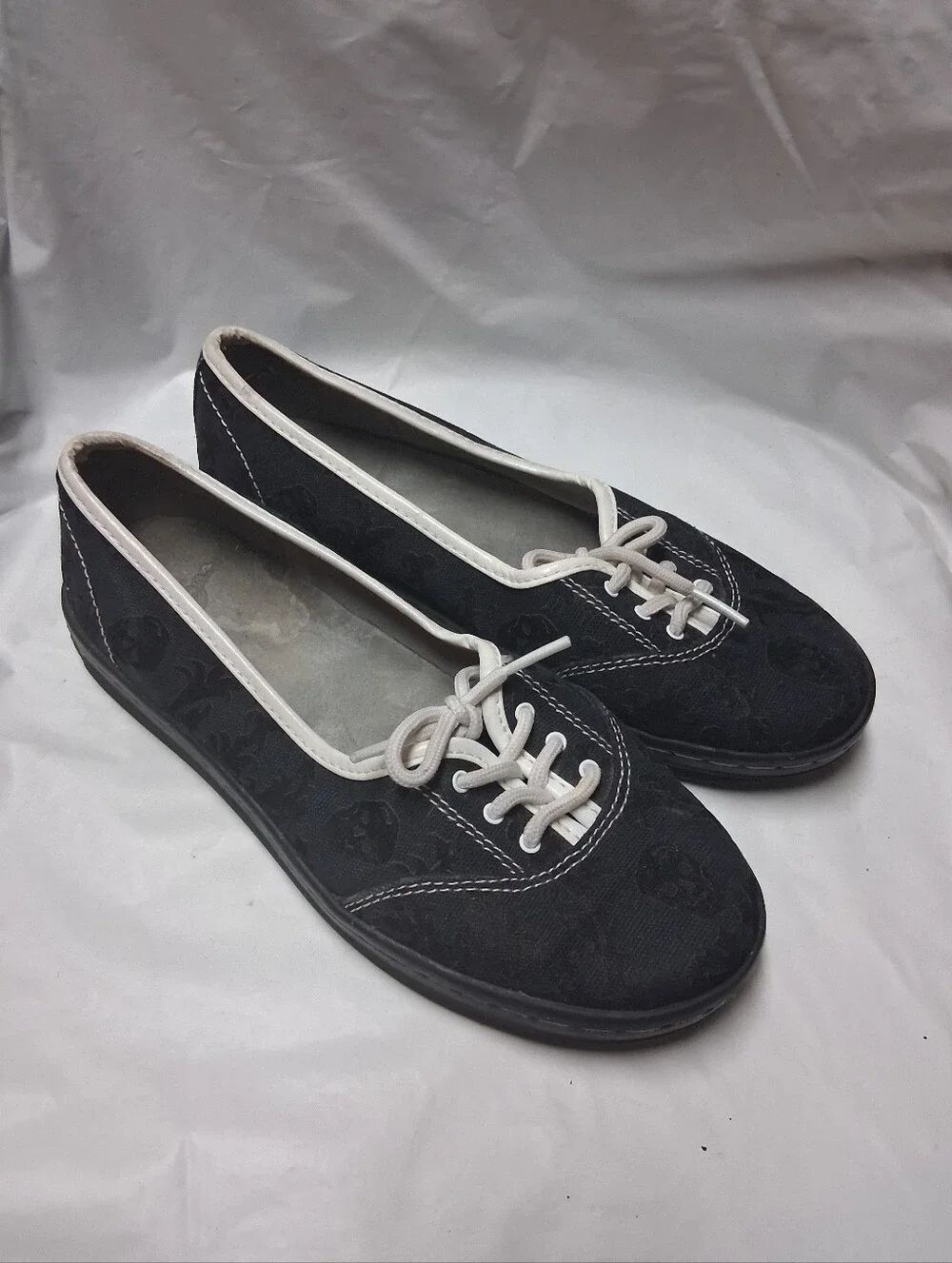 Dr. Martens Skull Slip-Ons Canvas Shoes Women's Sz 7 Preowned